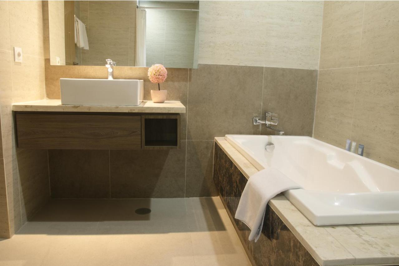 Graha Makara Suite Hotel & Residence Cikarang Luaran gambar
