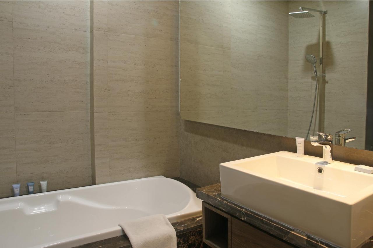 Graha Makara Suite Hotel & Residence Cikarang Luaran gambar